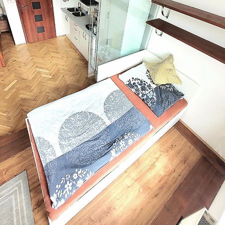 Modern Apartment Few Steps From Centre Praag Buitenkant foto
