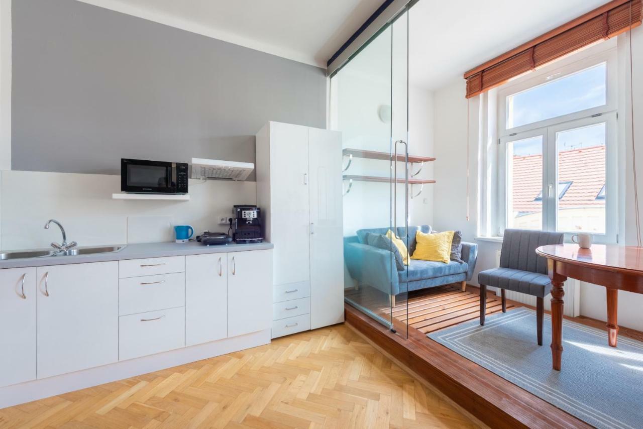 Modern Apartment Few Steps From Centre Praag Buitenkant foto