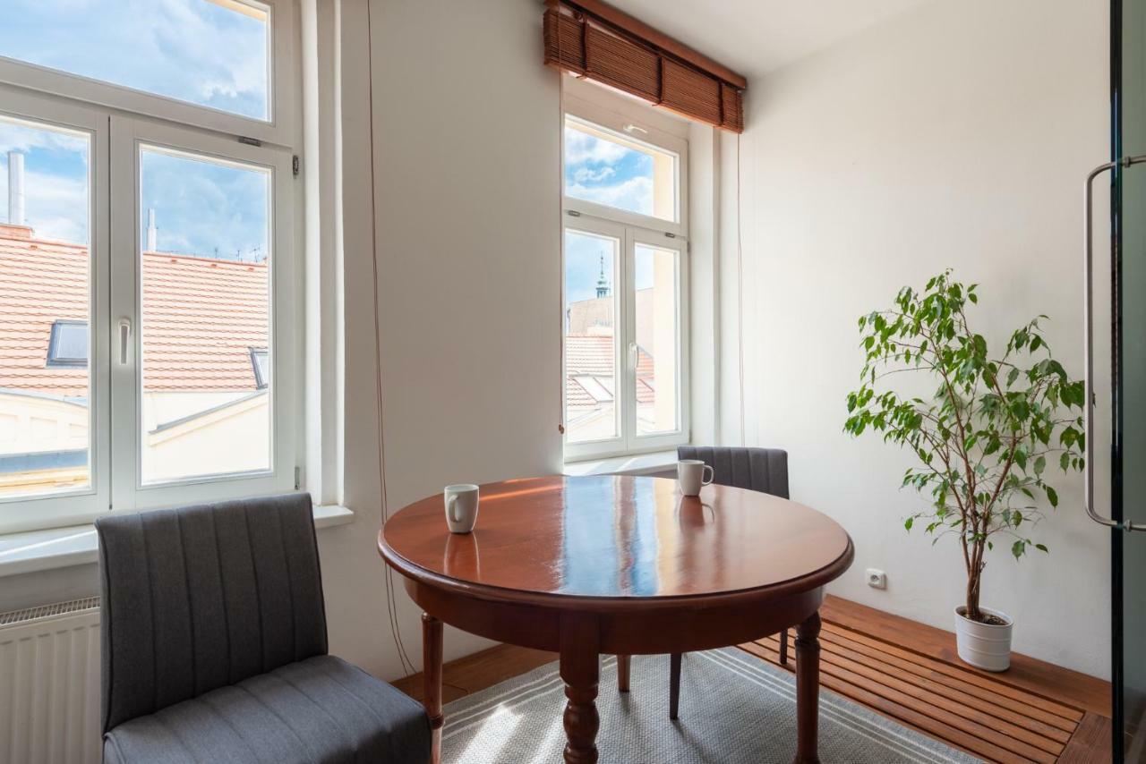 Modern Apartment Few Steps From Centre Praag Buitenkant foto