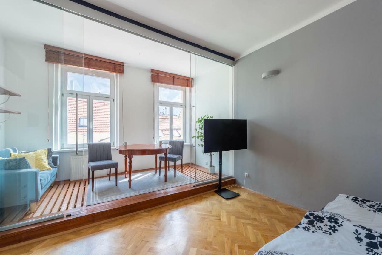 Modern Apartment Few Steps From Centre Praag Buitenkant foto