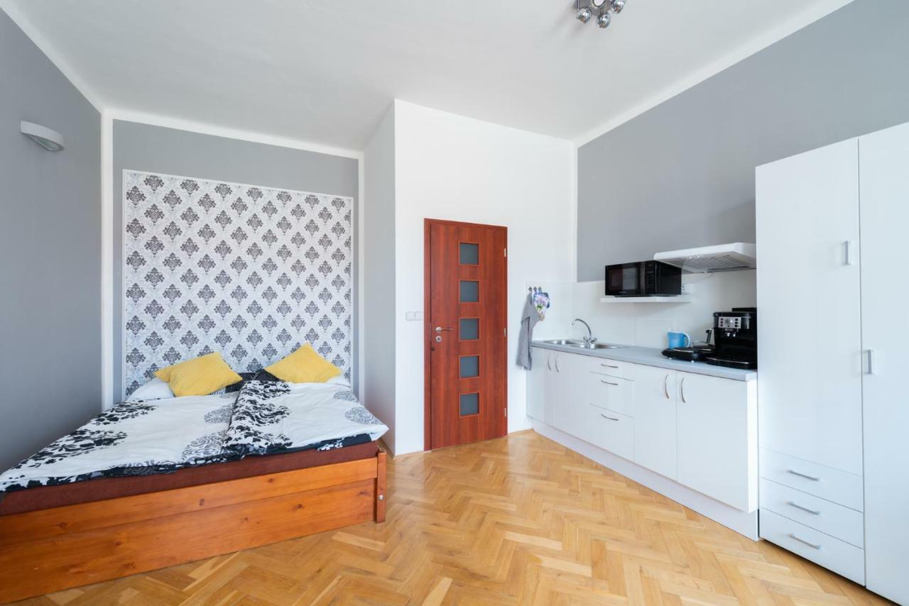 Modern Apartment Few Steps From Centre Praag Buitenkant foto