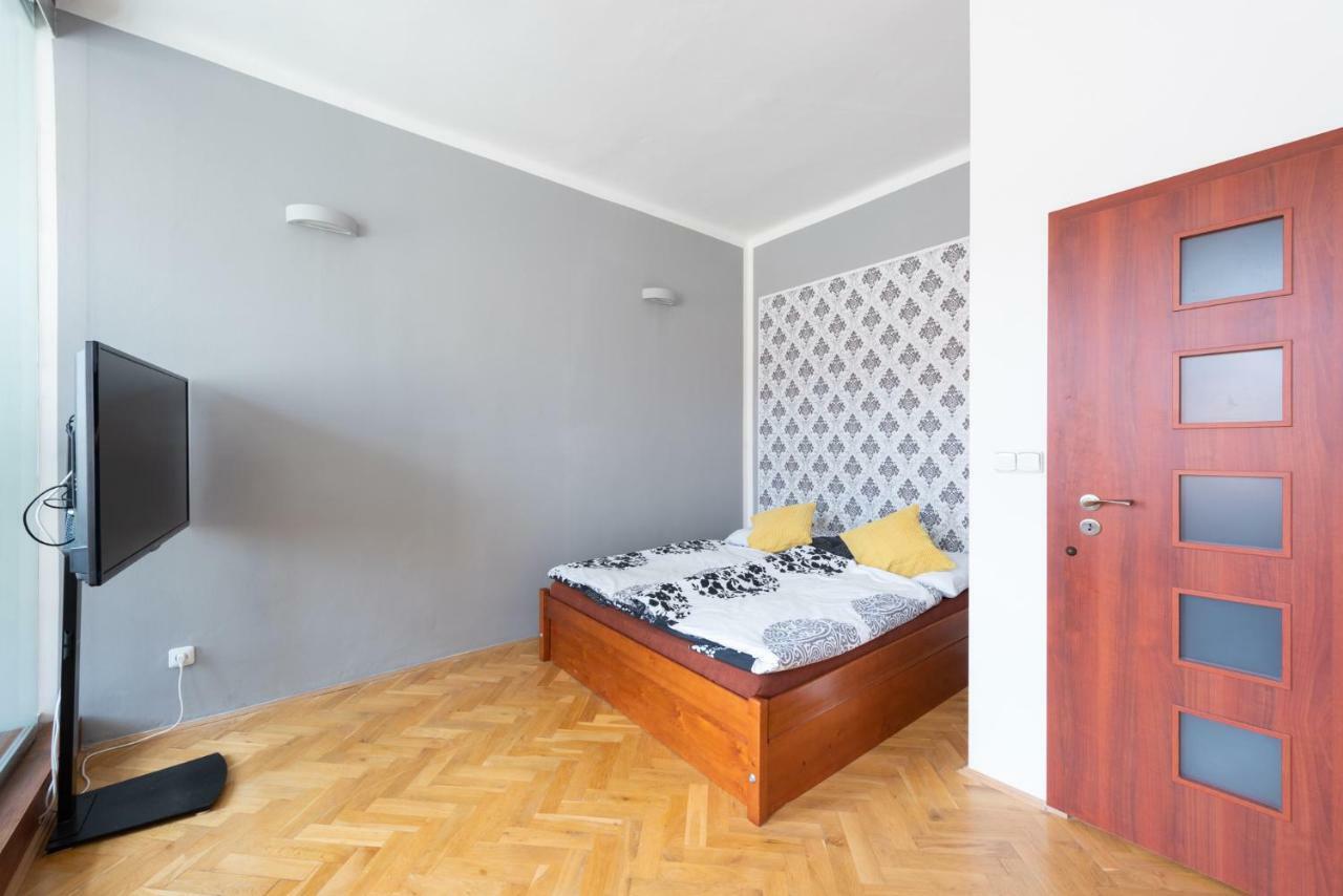 Modern Apartment Few Steps From Centre Praag Buitenkant foto